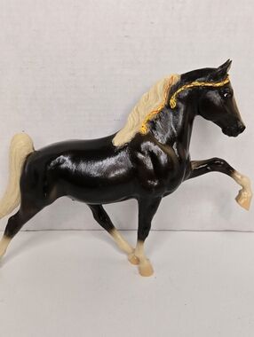 Breyer #854 Glossy Memphis Storm Tennessee Walker 1992 Commemorative Edition